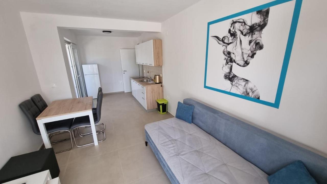Kings Landing Apartment Novalja Exterior photo