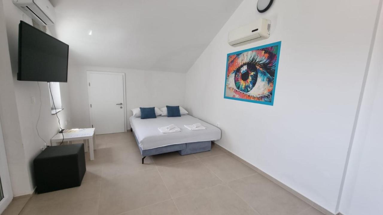 Kings Landing Apartment Novalja Exterior photo