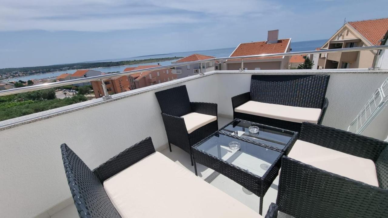Kings Landing Apartment Novalja Exterior photo