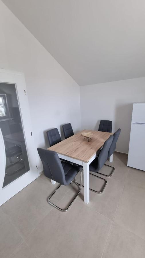 Kings Landing Apartment Novalja Exterior photo