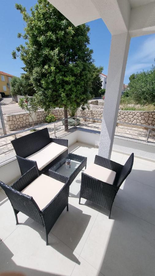 Kings Landing Apartment Novalja Exterior photo