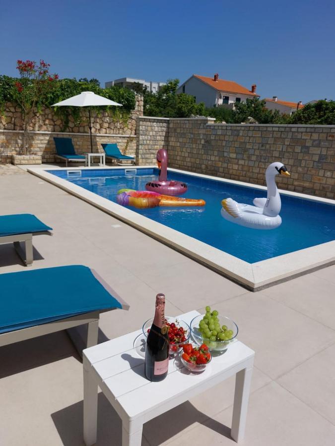 Kings Landing Apartment Novalja Exterior photo