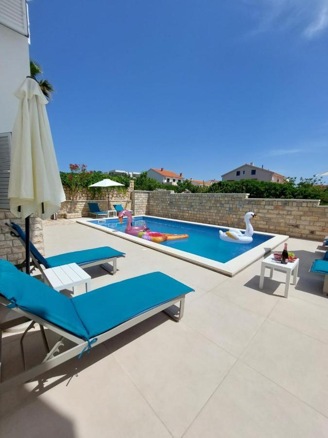 Kings Landing Apartment Novalja Exterior photo